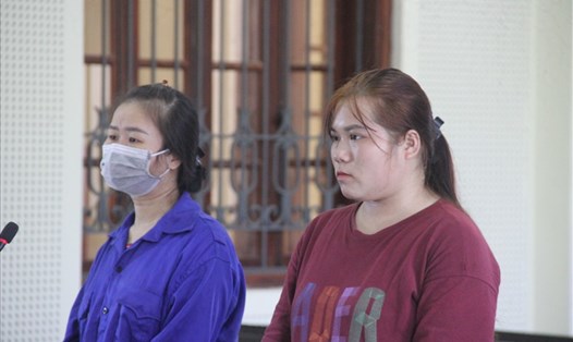 Hai đối tượng Lang Thanh Luân và Hà Thị Mỹ Duyên tại phiên xét xử của TAND Tỉnh Nghệ An.  Ảnh: QĐ