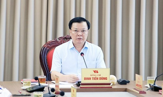 Bí thư Thành ủy Hà Nội Đinh Tiến Dũng phát biểu tại cuộc họp. Ảnh: Viết Thành