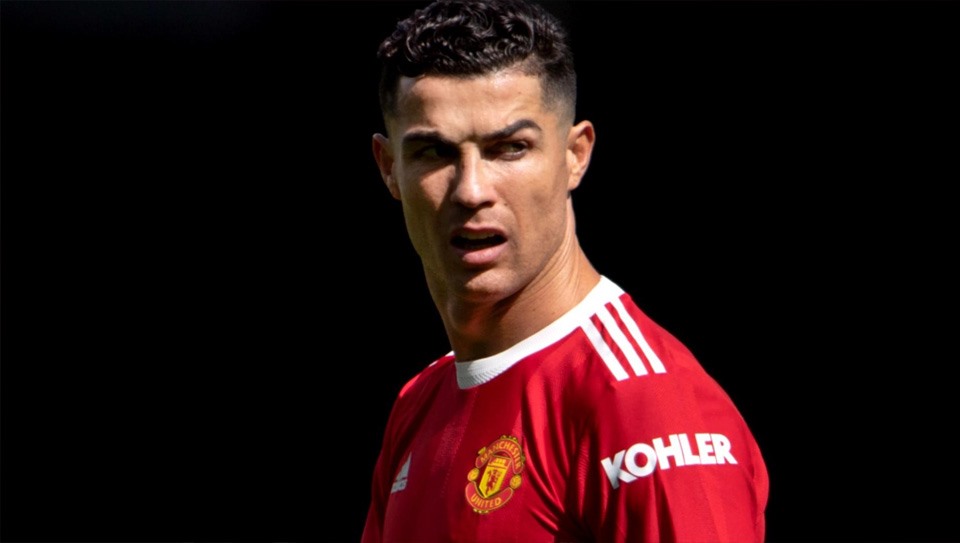 Ronaldo trước một loạt tin đồn rời Manchester United trong hè 2022