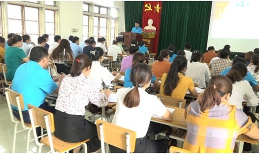 Buổi học tại lớp bồi dưỡng cán bộ Công đoàn cơ sở ở huyện Quỳnh Nhai. Ảnh: ĐVCC.