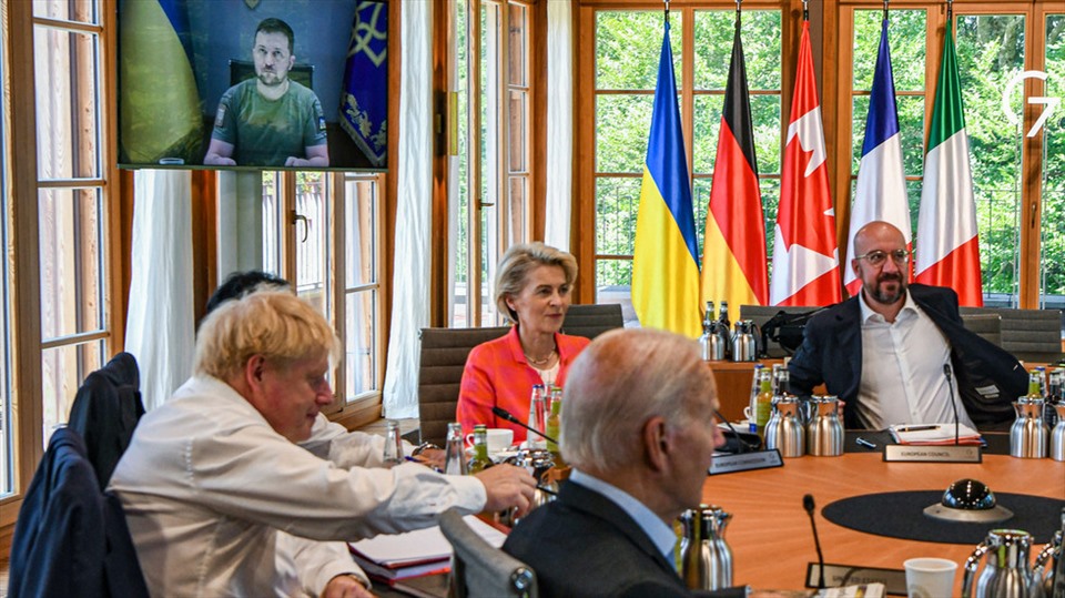Tổng thống Ukraina Volodymyr Zelensky phát biểu trực tuyến với các nhà lãnh đạo G7 hôm 27.6.2022. Ảnh: AFP