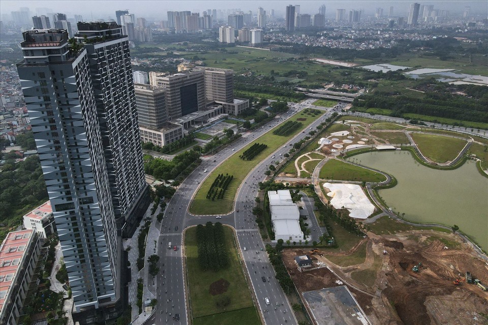 Cận cảnh đường Lê Quang Đạo bí bách vì quá nhiều chung cư