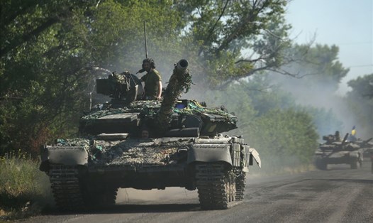 Xe tăng của quân đội Ukraina ở Donbass ngày 21.6.2022 trong bối cảnh Nga tăng cường tấn công. Ảnh: AFP