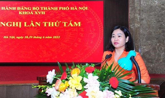 Phó Bí thư Thường trực Thành ủy Hà Nội Nguyễn Thị Tuyến phát biểu tại hội nghị. Ảnh: Phạm Hùng