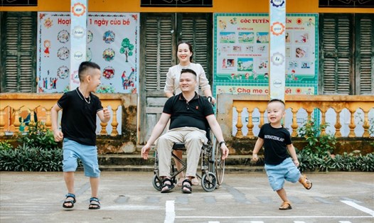 Bức ảnh của gia đình chị Ma Thị Lý (Trường Mầm non Bình An, huyện Lâm Bình, tỉnh Tuyên Quang) đạt giải nhất Cuộc thi ảnh "Gia đình yêu thương và chia sẻ" năm 2022. Ảnh: CĐTQ