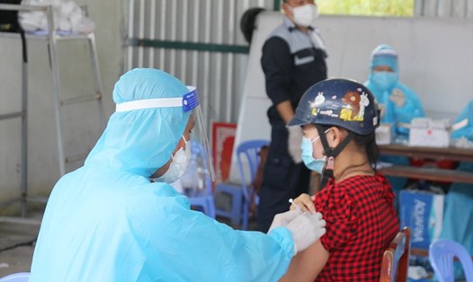 Tỉnh Cà Mau đề nghị tăng cường tiêm vaccine phòng COVID-19. Ảnh: Trúc Đào