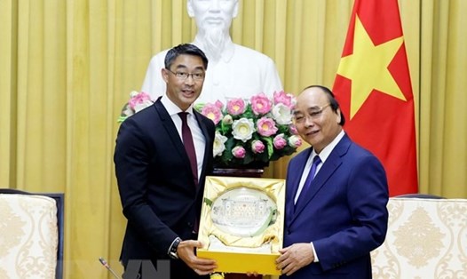 Chủ tịch nước Nguyễn Xuân Phúc tiếp Lãnh sự Danh dự Việt Nam tại Thụy Sĩ Philipp Rosler. Ảnh: TTXVN