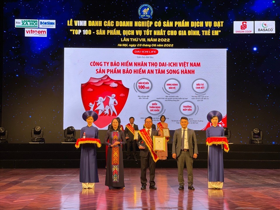 Dai-ichi Life Việt Nam vừa được vinh danh trong Chương trình “Top 100 - Sản phẩm, Dịch vụ tốt nhất cho Gia đình, Trẻ em” năm 2022 Dai-ichi Life Việt Nam vừa được vinh danh trong Chương trình “Top 100 - Sản phẩm, Dịch vụ tốt nhất cho Gia đình, Trẻ em” năm 2022
