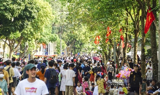 6 tháng đầu năm 2022 ngành du lịch Hà Nội đã đón 8,61 triệu lượt du khách. Ảnh: Tùng Giang