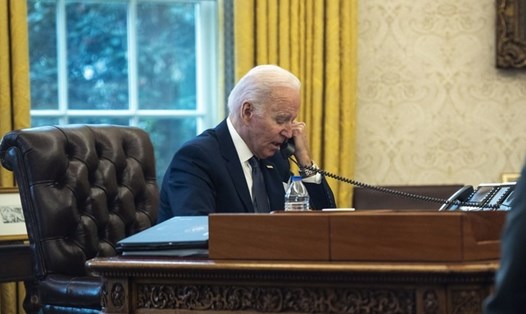 Tổng thống Mỹ Joe Biden điện đàm với Tổng thống Ukraina Volodymyr Zelensky. Ảnh: Nhà Trắng