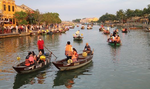 Hội An chấn chỉnh giá dịch vụ chở khách tham quan trên sông Hoài. Ảnh: Thanh Chung
