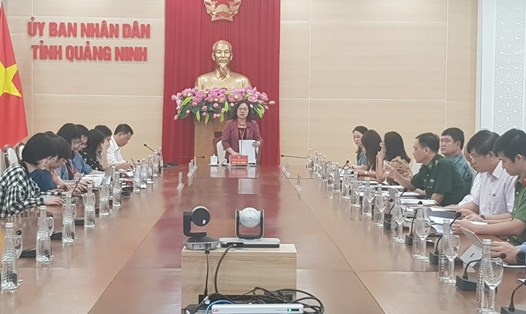 Thứ trưởng Bộ GD&ĐT Ngô Thị Minh phát biểu chỉ đạo về công tác chuẩn bị
tổ chức Kỳ thi tốt nghiệp THPT 2022 tại Quảng Ninh sáng 29.6.2022. Ảnh: Thu Phương