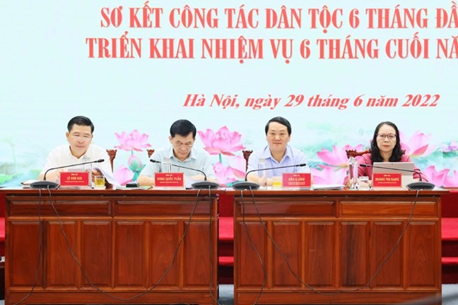 Bộ trưởng, Chủ nhiệm UBDT Hầu A Lềnh và các Thứ trưởng, Phó Chủ nhiệm UBDT đồng chủ trì Hội nghị. Ảnh: Phạm Đông