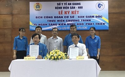Lễ ký kết hưởng ứng chương trình 75 nghìn sáng kiến vượt khó phát triển tại Bệnh viện Sản - Nhi An Giang. Ảnh: Anh Vũ