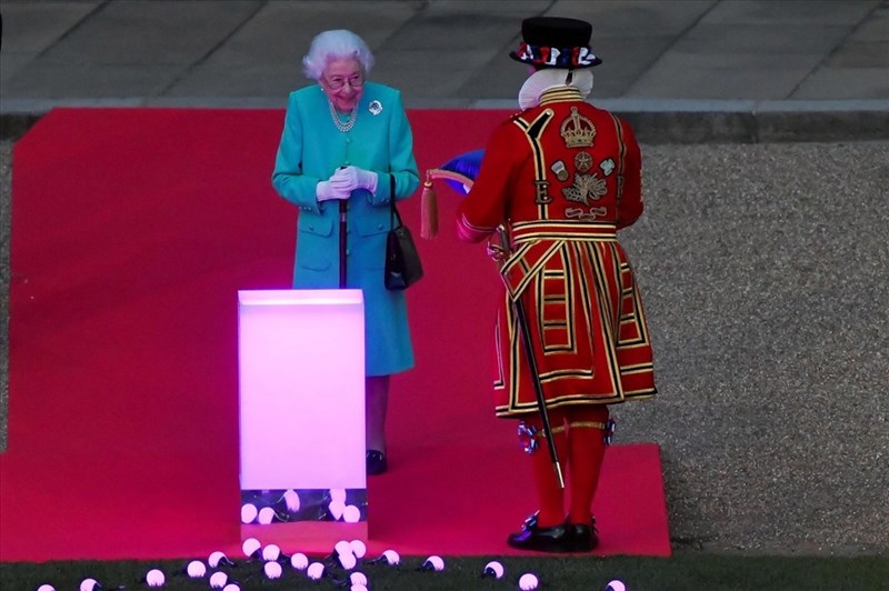 The Queen of England is tired during the Platinum Celebration