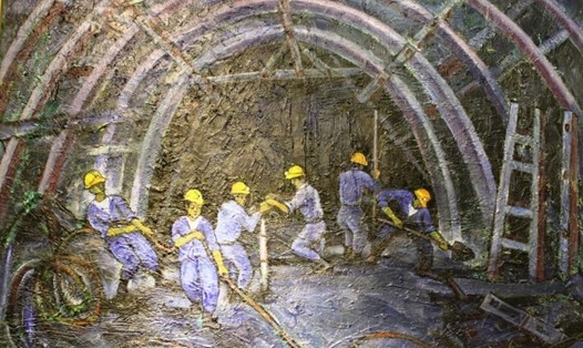 Minh hoạ: Tranh "Thợ mỏ vào ca" của họa sĩ Đỗ Trung Kiên.