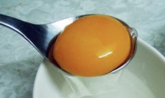 Vitamin A có trong lòng đỏ trứng gà sẽ giúp chăm sóc cho đôi mắt. Ảnh: ST