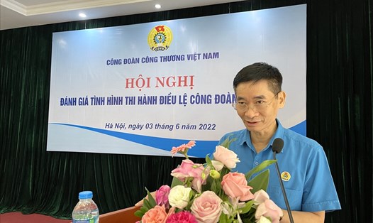 Phó Chủ tịch Tổng LĐLĐVN Trần Văn Thuật phát biểu tại hội nghị. Ảnh: Hà Anh
