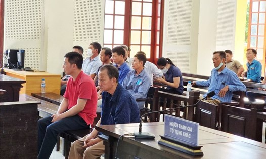 Hai bị cáo Đinh Hữu Hạnh và Nguyễn Văn Hiếu tại phiên tòa phúc thẩm. Ảnh: QĐ