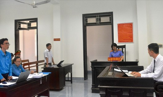 Một vụ Công đoàn hỗ trợ người lao động thắng kiện doanh nghiệp liên quan đến tiền lương và bảo hiểm mới đây ở Đà Nẵng. Ảnh: Tường Minh