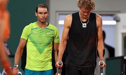 Rafael Nadal vào chơi trận chung kết Roland Garros 2022 sau khi Alexander Zverev phải bỏ cuộc vì chấn thương. Ảnh: ATP