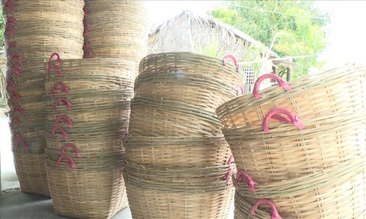 Cần xé - sản phẩm của làng nghề đan đát tre, trút xã Vĩnh Phú Đông, Phước Long, Bạc Liêu
