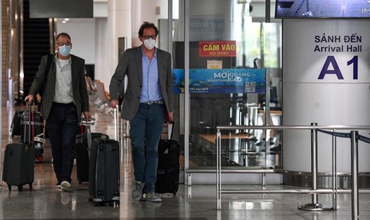Du khách tại sân bay quốc tế Nội Bài. Ảnh: AFP