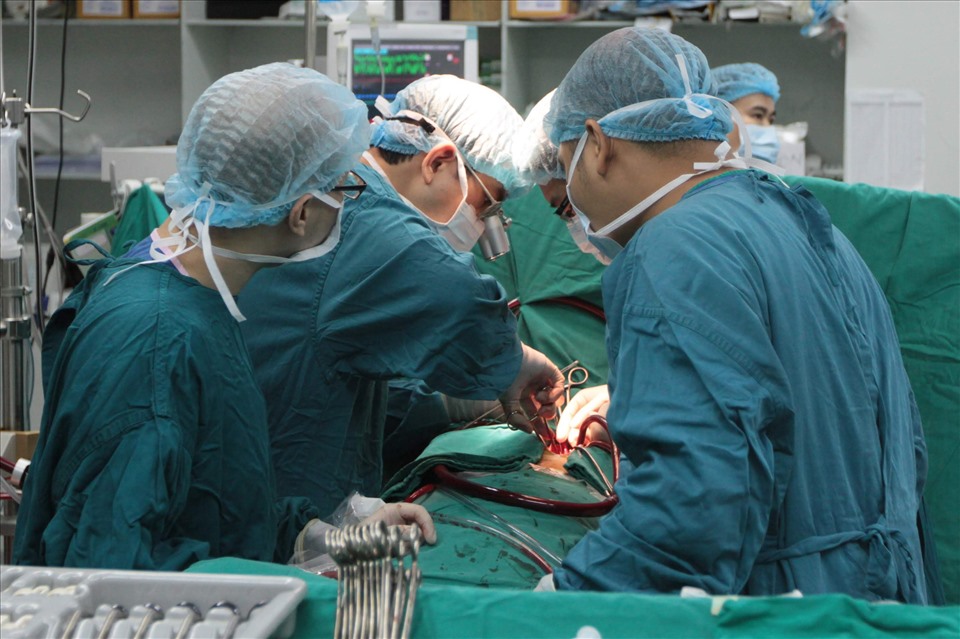 Bệnh viện không thể tăng thu nhập để “giữ chân” bác sĩ