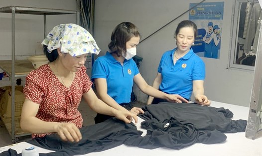 Liên đoàn Lao động huyện Lâm Thao thăm, nắm bắt tình hình đời sống, việc làm của đoàn viên, người lao động tại các doanh nghiệp.