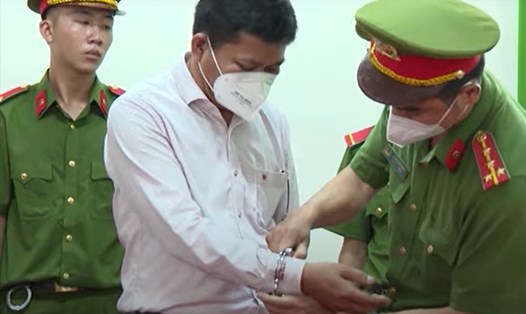 Khởi tố, bắt giam nguyên Giám đốc CDC Bình Phước Nguyễn Văn Sáu liên quan vụ nhận quà của công ty Việt Á. Ảnh: Cơ quan chức năng