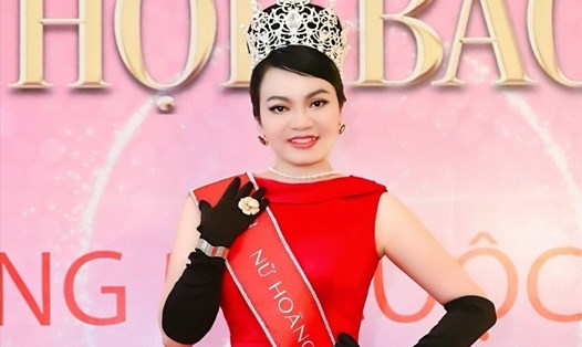 Tiến sĩ Nguyễn Thị Thanh Thuý đăng quang ngôi vị cao nhất tại cuộc thi Nữ hoàng Doanh nhân đất Việt 2022. Ảnh: BTC.