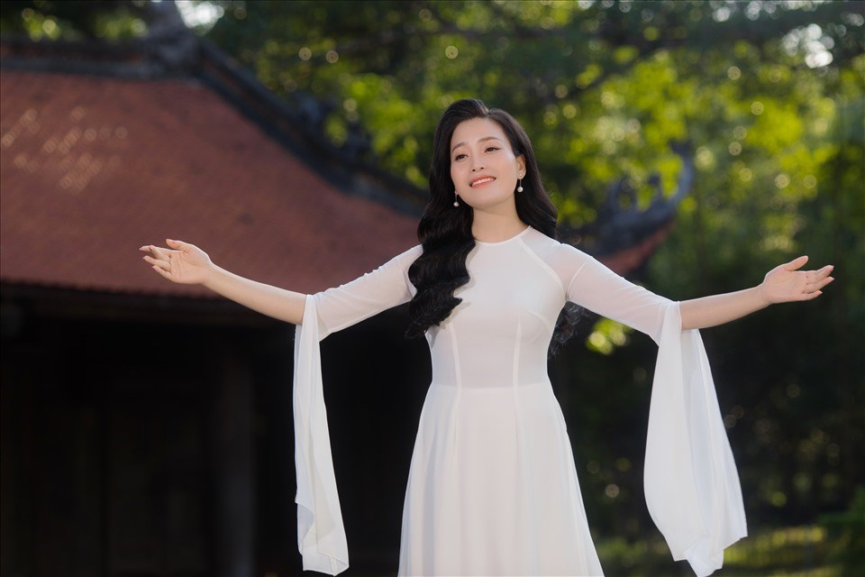 Huyền Trang Sao Mai giới thiệu dự án âm nhạc có tên "Về miền ký ức". Ảnh: NVCC Huyền Trang Sao Mai giới thiệu dự án âm nhạc có tên "Về miền ký ức". Ảnh: NVCC