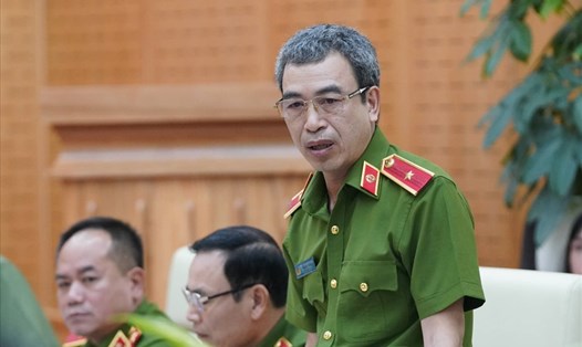 Thiếu tướng Nguyễn Văn Thành trả lời câu hỏi liên quan đến bị can Nguyễn Thanh Long, Chu Ngọc Anh. Ảnh: V.D
