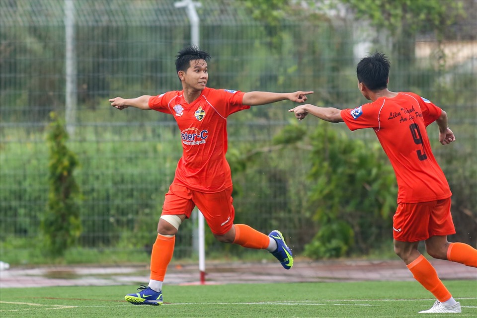 Play-off SPL-S4: “Mưa” bàn thắng ngày khai màn