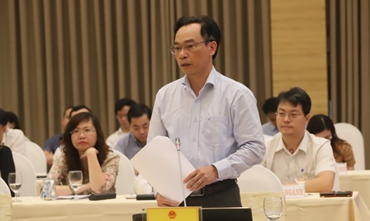 Thứ trưởng Bộ Giáo dục và Đào tạo Hoàng Minh Sơn trả lời tại họp báo. Ảnh: P.Đông