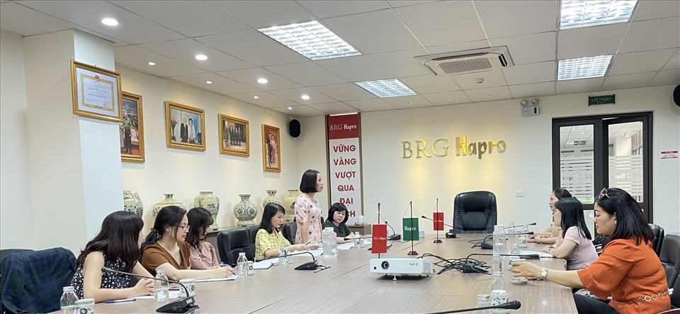 Trường Đại học Công đoàn khảo sát tại Tổng Công ty thương mại Hà Nội. Ảnh: CĐCT