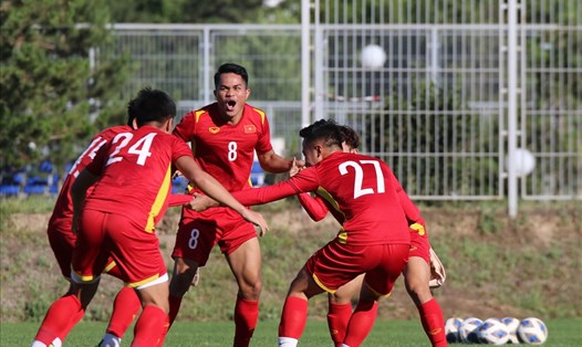 Các cầu thủ U23 Việt Nam thoải mái trước trận đấu lớn gặp U23 Hàn Quốc. Ảnh: VFF