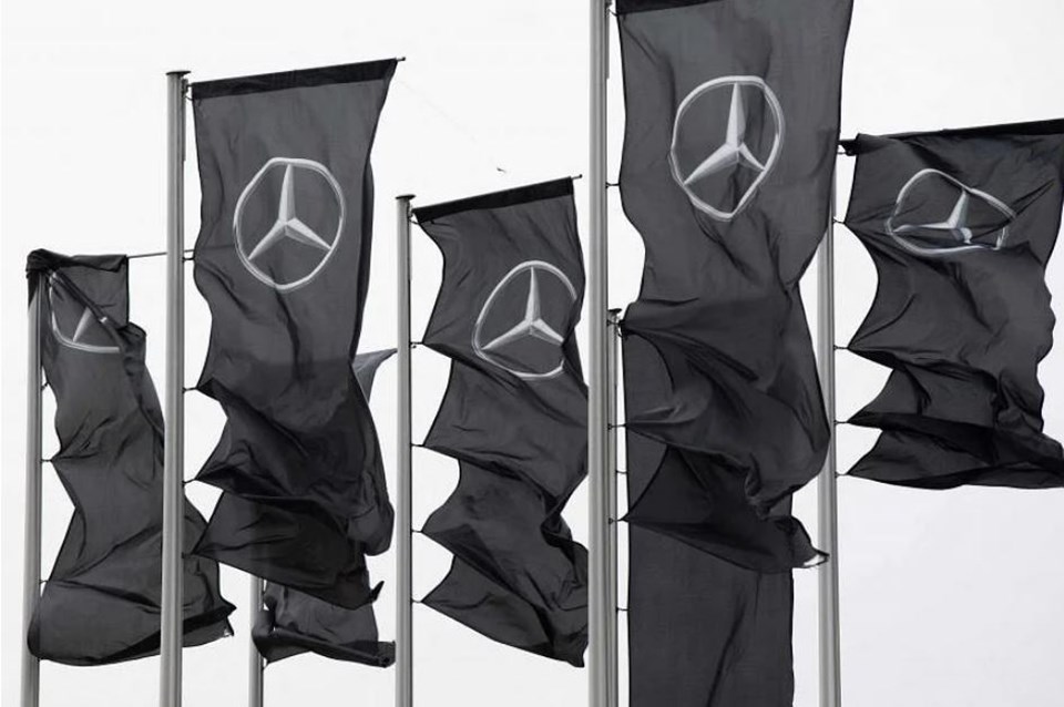 Mercedes sẽ thu hồi 1 triệu ô tô cũ. Ảnh: AFP
