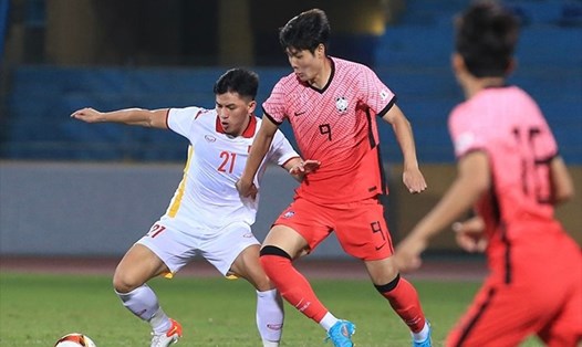 U23 Việt Nam đối đầu đối thủ mạnh U23 Hàn Quốc. Ảnh: VFF