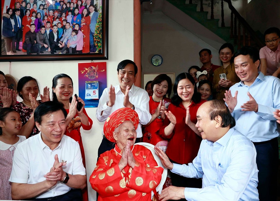 Chủ tịch nước Nguyễn Xuân Phúc thăm, tặng quà Hội Người cao tuổi Hải Dương