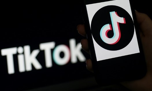 TikTok đã ra mắt một series phim hài trả tiền trên nền tảng của mình với giá chỉ 5USD. Ảnh: AFP