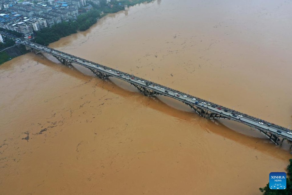 China increases flood emergency response level