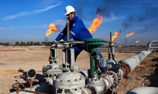 Giá dầu dự báo sẽ tiếp tục tăng. Ảnh: Reuters.