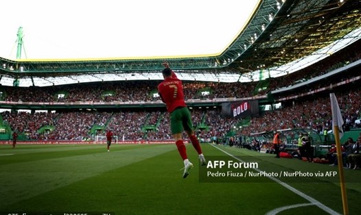 Ronaldo có màn trình diễn xuất sắc trước Thụy Sĩ tại Nations League.  Ảnh: AFP