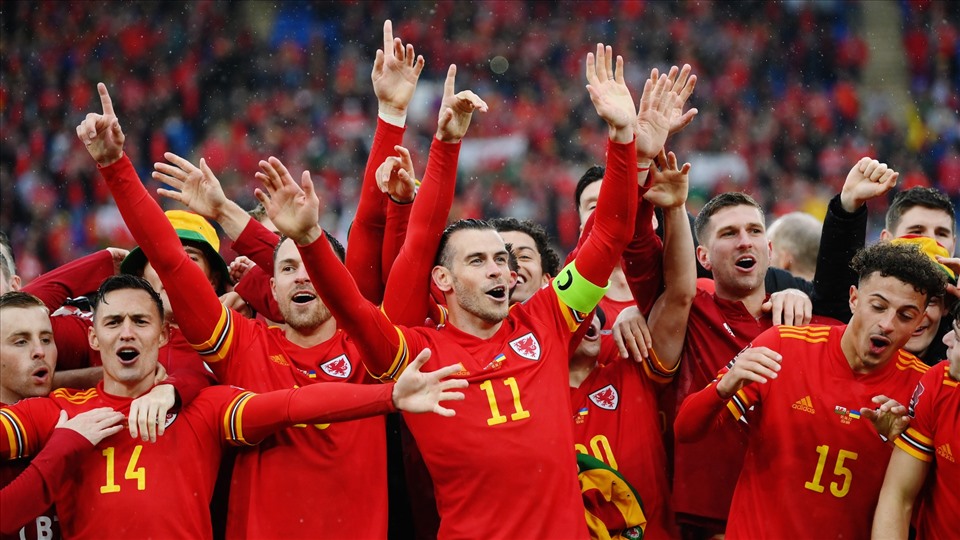 Gareth Bale đưa Xứ Wales trở lại World Cup sau 64 năm