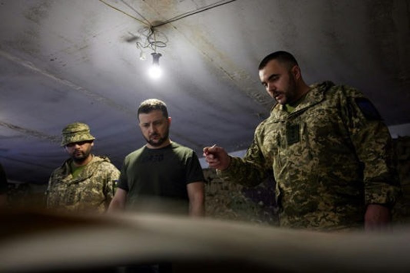 President of Ukraine visits the front line