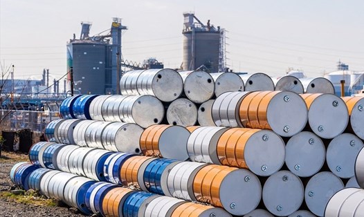 Cả hai loại dầu thô WTI và Brent bắt đầu tuần mới tăng hơn 1,5%.