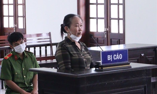Bị cáo Lê Thị Khánh tại tòa án.