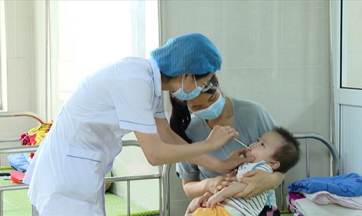 Những ngày qua, trên địa bàn tỉnh Ninh Bình, tỉ lệ trẻ em mắc bệnh tay chân miệng. Ảnh: NT