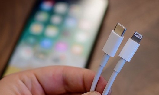 Apple đã nhiều lần không chịu từ bỏ Lightning trên iPhone, bao gồm cả dòng iPhone 14 sắp tới. Ảnh: AFP
